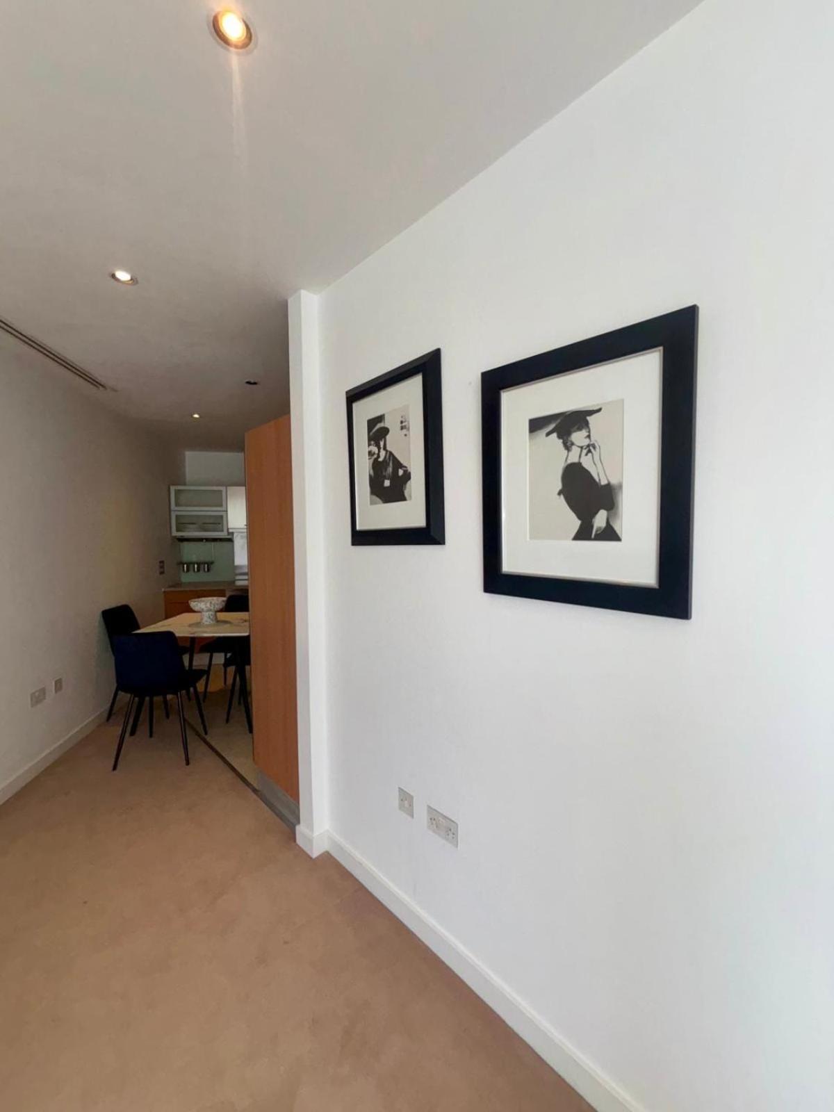 Stunning 2 Bed 2 Bath Harrods Apartamento